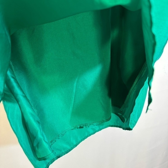 Meghan Los Angeles 100% Silk Emerald Green Front Ruffle Buttons Chains Blouse 0 - Picture 10 of 11